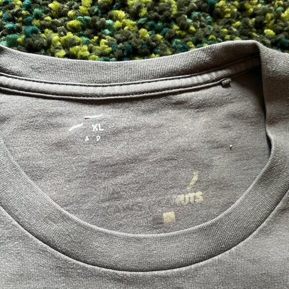 Uniqlo x Peanuts x KAWS Snoopy T (XL) - Picture 2 of 5